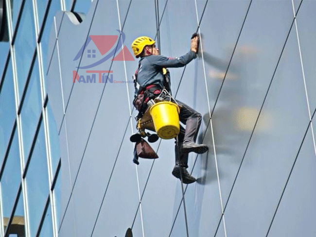 lau-kính-tòa-nhà-4 nhận-lau-kính-tòa-nhà-4