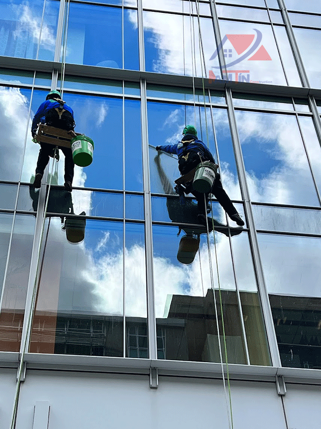 lau-kính-tòa-nhà-7 nhận-lau-kính-tòa-nhà-7